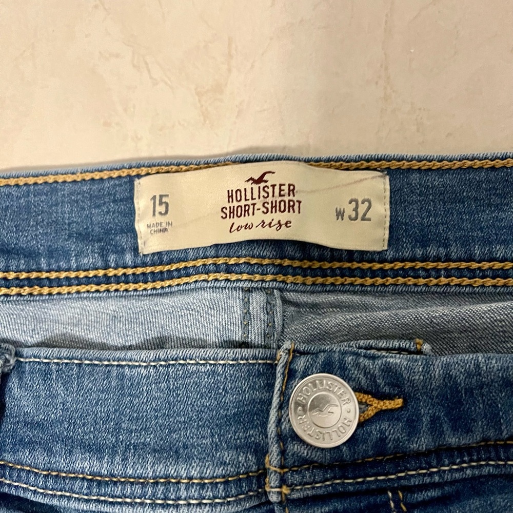 Hollister stretchy jean short w32 - Picture 2 of 6